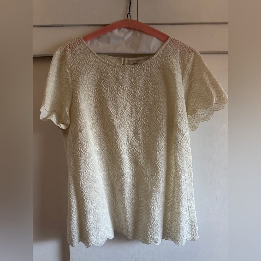 LOFT Cream Scallop Pullover Top in Large